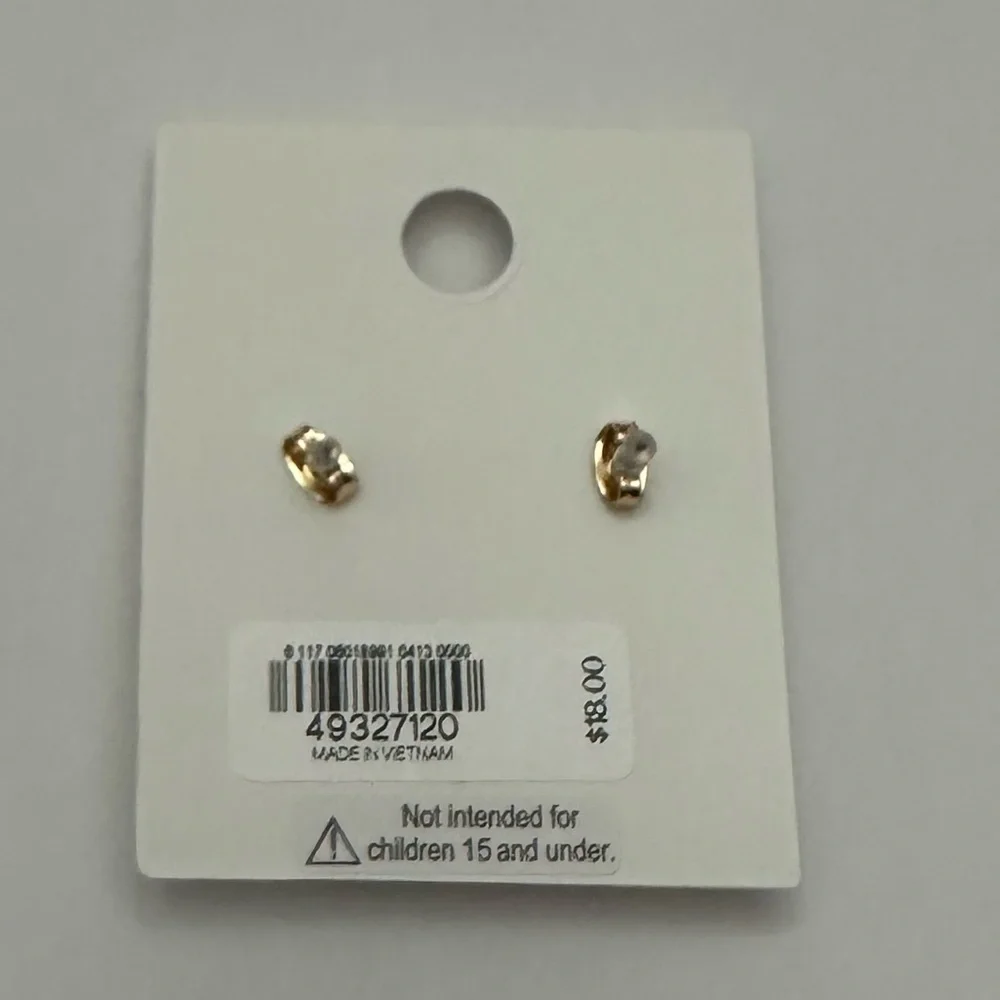 Express Heart Statement Stud Earrings in Shiny Gold - Picture 7 of 15
